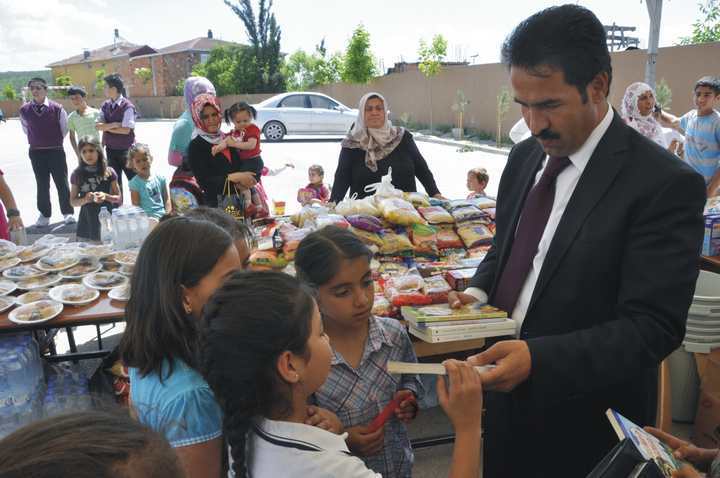 Okuldaki Kermese Başkan Yaman’dan Katkı