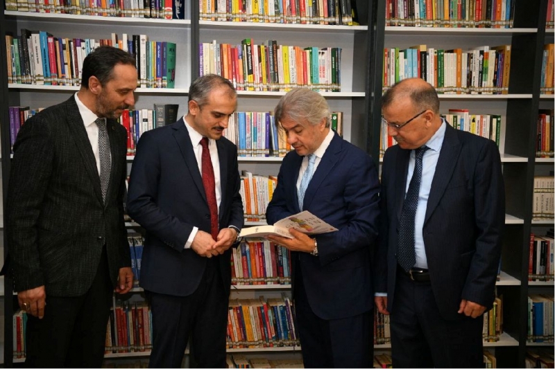 Çayırova'ya 25 bin kitaplı Kitap Kahve