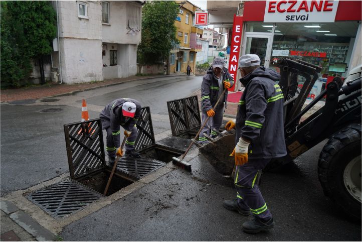 Fen işlerinden mazgal temizliği