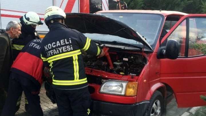 Hastaneye Gelen Yaşlı Çiftin Aracı Yandı