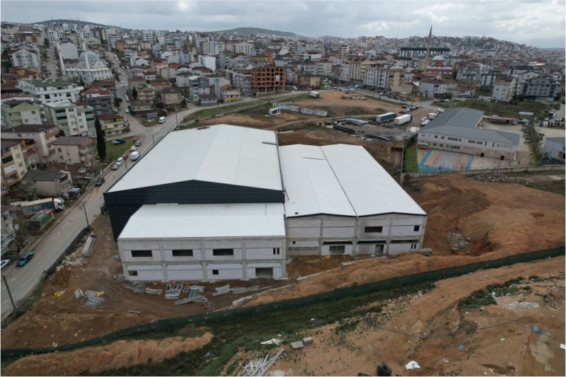 Kapalı spor salonunda çalışmalar tam gaz devam