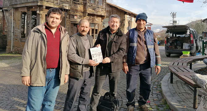 Tarihçi Rıdvan Şükür'den Gölcük Saraylı köyünde imza günü   