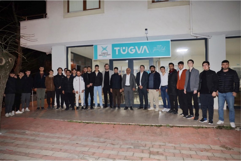 TÜGVA’lı gençlerle buluştu