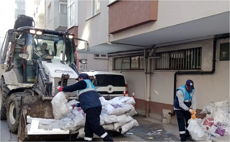 Gebze’de moloz atıkları  adreslerden alınıyor