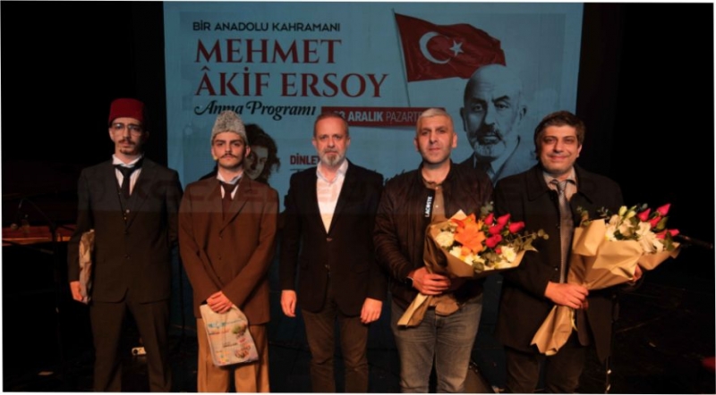 Mehmet Akif, dinleti ve tiyatro ile anıldı