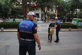 Büyükşehir Zabıtası görevde okul önleri güvende