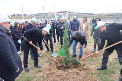 Çayırova’da fidanlar toprakla buluştu