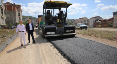 Emek Mahallesi’nde asfalt çalışması 