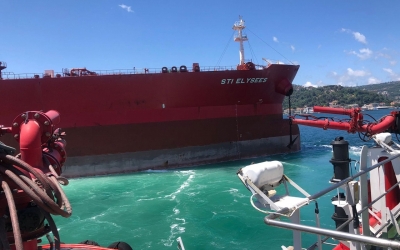 İstanbul Boğazı’nda demir atan gemiye müdahale edildi