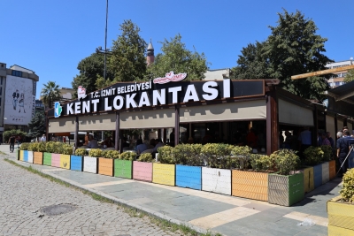 İzmit’te Sosyal Belediyeciliğin Başarısı: İzmit Kent Lokantası her gün tıklım tıklım