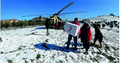 KIZILAY VE TSK’DAN KÖYLERE HELİKOPTERLE YARDIM