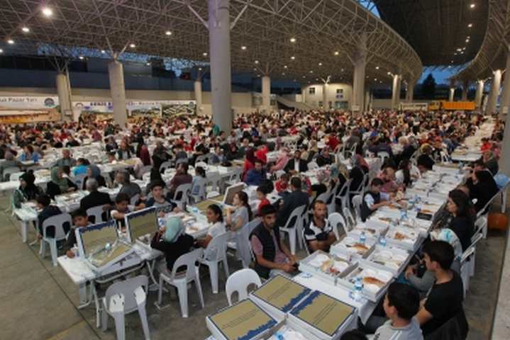 Tatlıkuyu ve Barış birlikte iftar yaptı