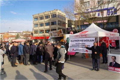  vefat edenler için lokma dağıtıldı